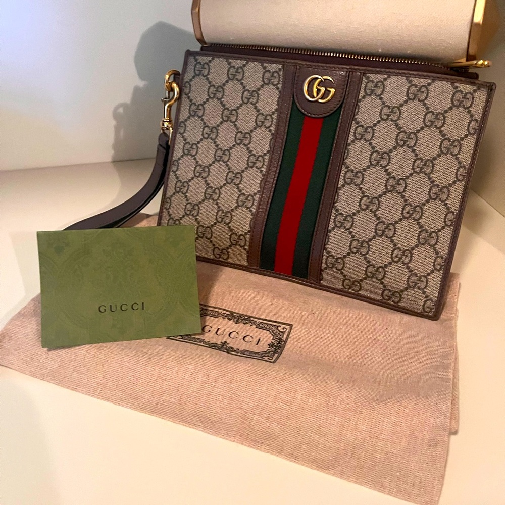 Gucci wristlet bag. 100% authentic